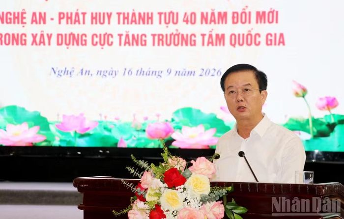 Đồng chí Trần Báu Hà, Phó Chủ tịch Ủy ban nhân dân tỉnh Hà Tĩnh phát biểu tham luận. (Ảnh: Phan Quỳnh)