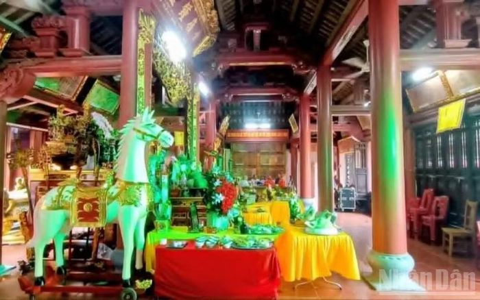 Một góc đình làng Ô Trình. (Ảnh MAI TÚ)