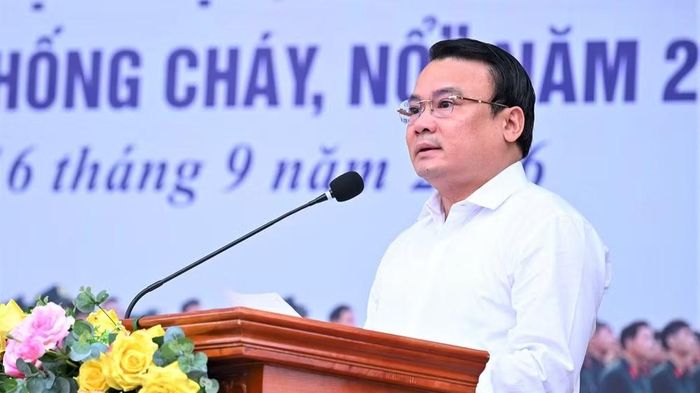 Ông Phùng Thành Vinh, Phó Chủ tịch Ủy ban nhân dân tỉnh Nghệ An phát biểu chỉ đạo tại lễ ra quân. (Ảnh: TH)
