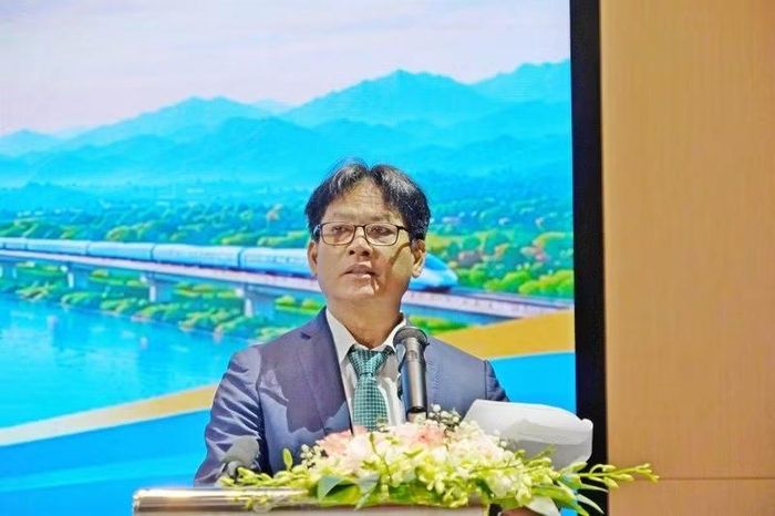 Viện sĩ Sok Touch, Chủ tịch RAC phát biểu khai mạc tại hội thảo. (Ảnh: NGUYỄN THU TRANG)