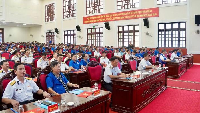 Đại biểu dự buổi làm việc. (Ảnh: LÊ THÀNH)