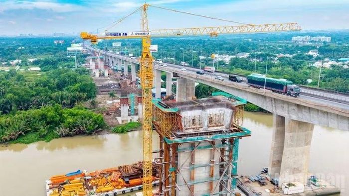 Các chuyên gia khuyến cáo cần thường xuyên kiểm soát tại hiện trường, đặc biệt đối với những hạng mục có tính chất phức tạp, khu vực có điều kiện địa chất, thủy văn bất lợi hoặc chịu yếu tố ảnh hưởng của thiên tai. (Ảnh: MINH NGỌC)
