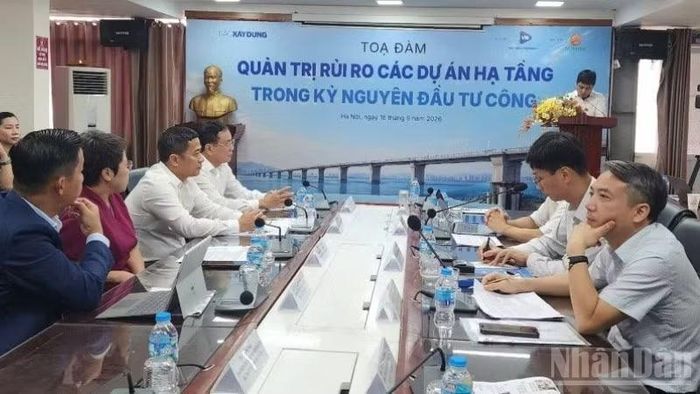 Tọa đàm "Quản trị rủi ro các dự án hạ tầng trong kỷ nguyên đầu tư công" do Báo Xây dựng tổ chức sáng 16/9 tại Hà Nội. (Ảnh: HẢI MINH)