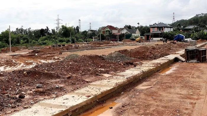 Ủy ban nhân dân xã Vạn An đã tổ chức cho các hộ dân bốc thăm đất tái định cư. (Ảnh: PQ)