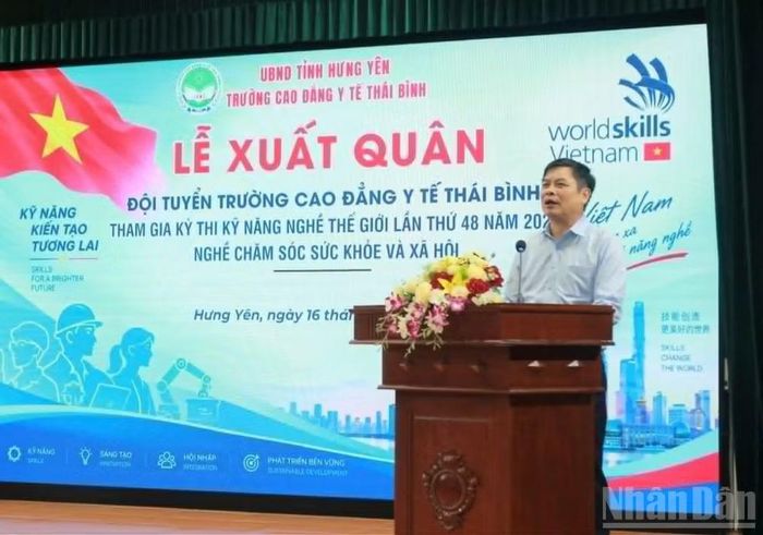 Đồng chí Phạm Văn Nghiêm, Phó Chủ tịch Ủy ban nhân dân tỉnh phát biểu giao nhiệm vụ. (Ảnh Mai Tú)