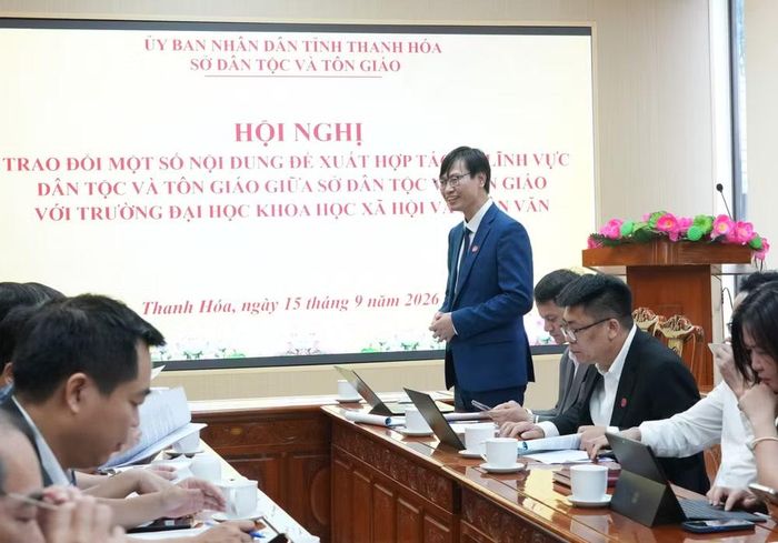 Đoàn công tác Trường đại học Khoa học xã hội và Nhân văn làm việc với Sở Dân tộc và Tôn giáo. (Ảnh: THÙY DUNG)