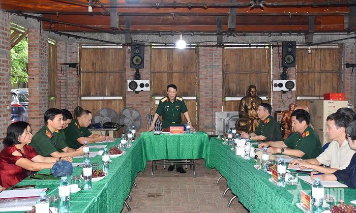  Thiếu tướng Nguyễn Xuân Thủy chủ trì cuộc họp. 