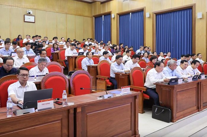 Các đồng chí Ủy viên Trung ương Đảng khóa XIV tham dự lớp học. Ảnh: chinhphu.vn