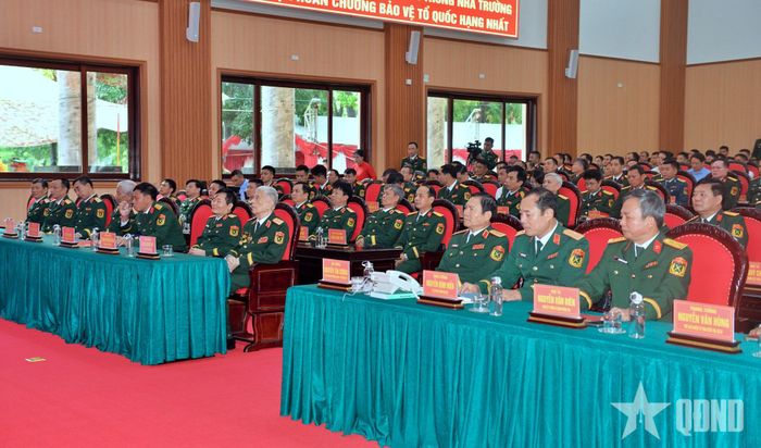 Đại tướng Nguyễn Tân Cương và các đại biểu dự buổi lễ.