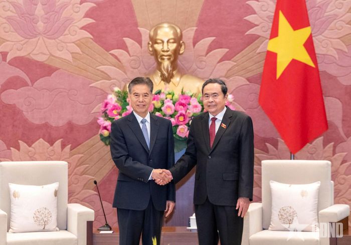 Chủ tịch Quốc hội Trần Thanh Mẫn và Chủ nhiệm Ủy ban Tài chính và Kinh tế Nhân đại toàn quốc Trung Quốc Chung Sơn.