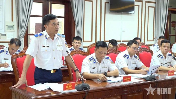  Thiếu tướng Đào Bá Việt, Tư lệnh Vùng Cảnh sát biển 4 phát biểu tại hội nghị.