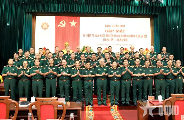  Các đại biểu chụp ảnh lưu niệm tại buổi gặp mặt.