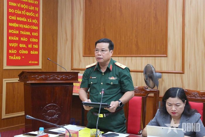  Thiếu tướng Ngô Nam Cường, Phó tư lệnh Quân khu 4 phát biểu tại buổi kiểm tra.