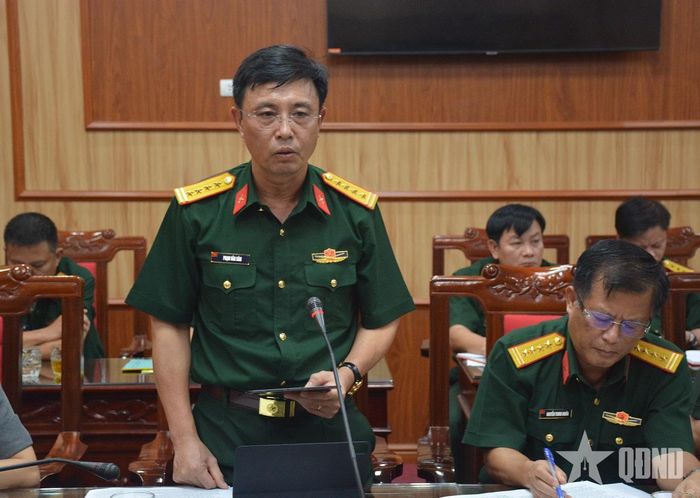   Đại tá Phạm Văn Sâm, Chính ủy Bộ CHQS tỉnh Hà Tĩnh phát biểu tại buổi kiểm tra. 