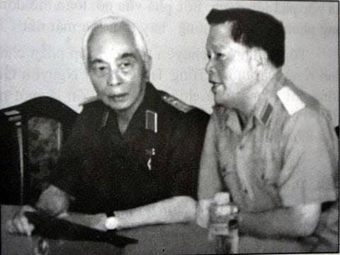 Đại tướng Võ Nguyên Giáp và Trung tướng Lê Nam Phong. Ảnh tư liệu