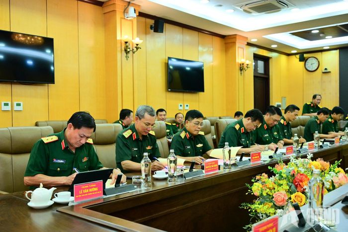 Các đại biểu dự phiên họp.  