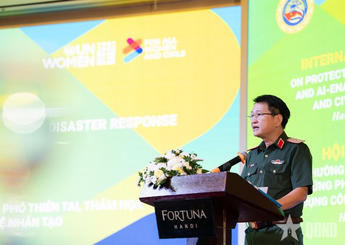 Thiếu tướng Phạm Hải Châu phát biểu tại hội thảo.