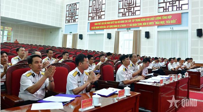 Các đại biểu tham dự hội nghị.