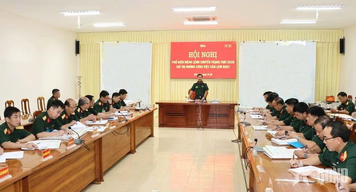 Toàn cảnh Hội nghị phổ biến mệnh lệnh chuyển trạng thái sẵn sàng chiến đấu.