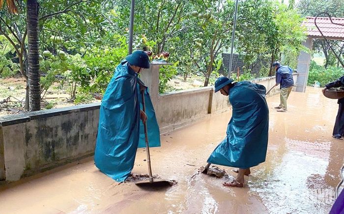 San gạt bùn đất tại gia đình bà Nguyễn Thị Lợi.