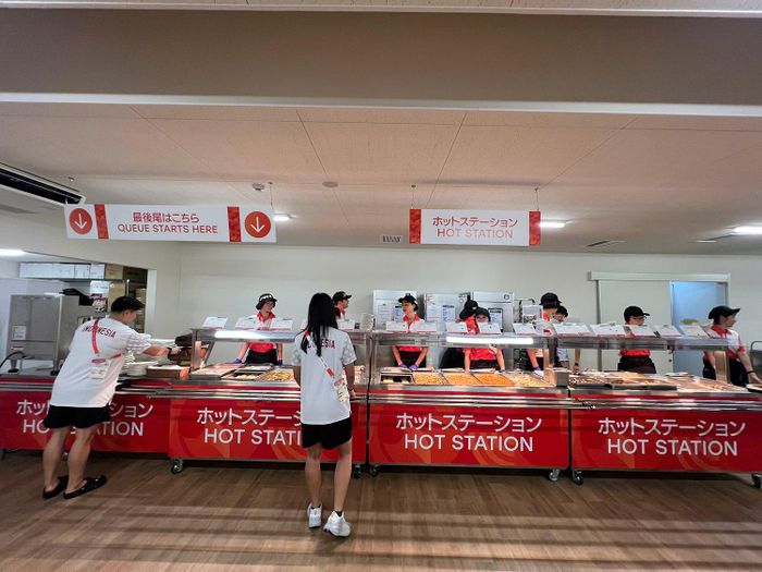  Thực đơn kết hợp ẩm thực quốc tế và đặc sản Nagoya. Ảnh: BÙI LƯỢNG