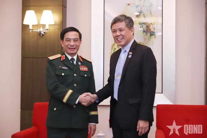 Đại tướng Phan Văn Giang và Bộ trưởng Bộ Quốc phòng Singapore.