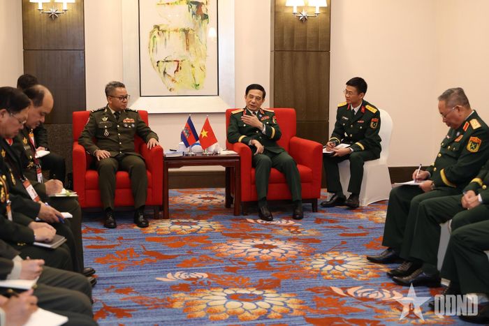 Đại tướng Phan Văn Giang và Đại tướng Tea Seiha.
