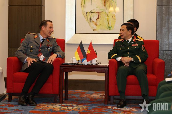 Đại tướng Phan Văn Giang và Thiếu tướng Stephan Willer.
