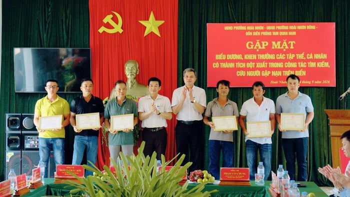 Gặp mặt, biểu dương các tập thể, cá nhân có thành tích đột xuất trong công tác tìm kiếm, cứu nạn trên biển.