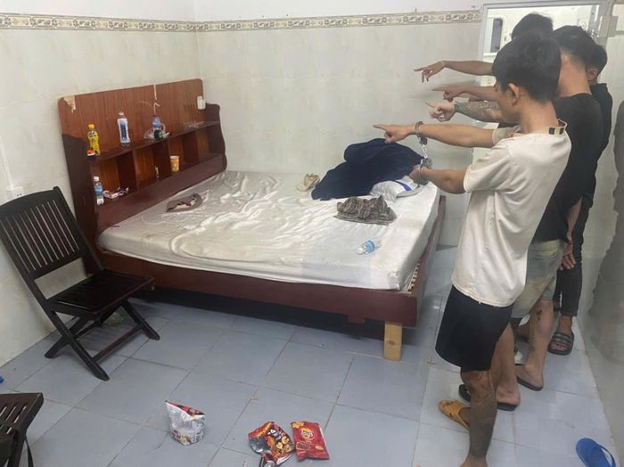 Các “con nghiện” bị Công an xã Bắc Ninh Hòa phát hiện.