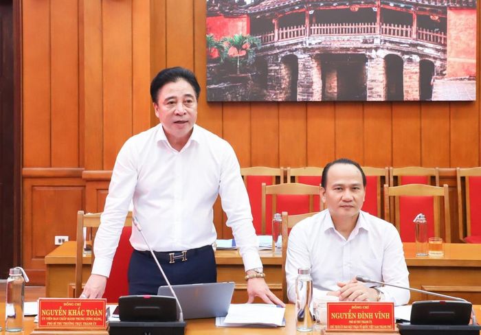 Phó Bí thư Thường trực Thành ủy Nguyễn Khắc Toàn phát biểu tại hội nghị