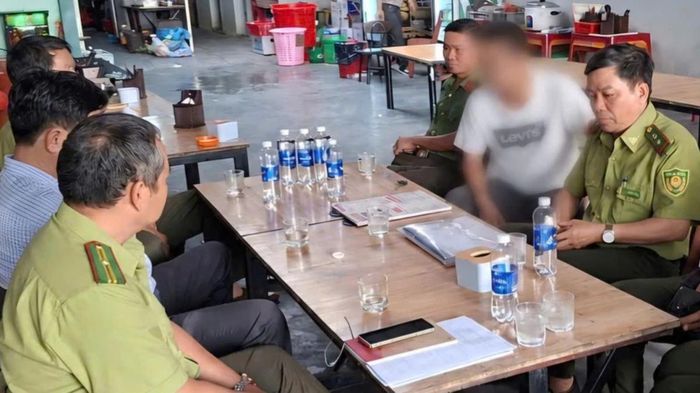 Lực lượng chức năng làm việc với chủ quán F.F.