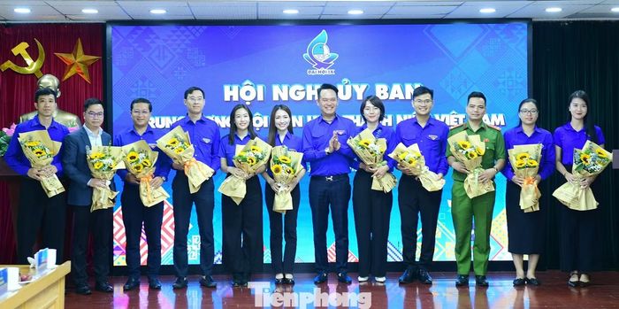 Ủy ban T.Ư Hội khóa IX có những gương mặt được công chúng biết đến trong nghệ thuật, truyền hình và sáng tạo nội dung.