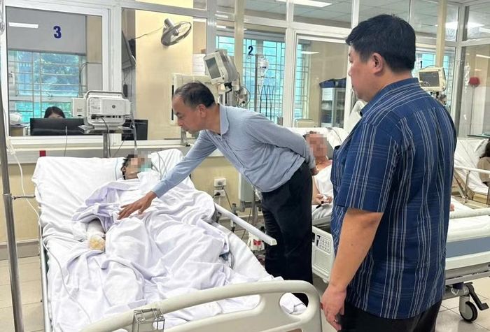  Nạn nhân vụ cháy đang được điều trị tại Bệnh viện Quân y 354. Ảnh: PHƯỜNG TÂY HỒ 