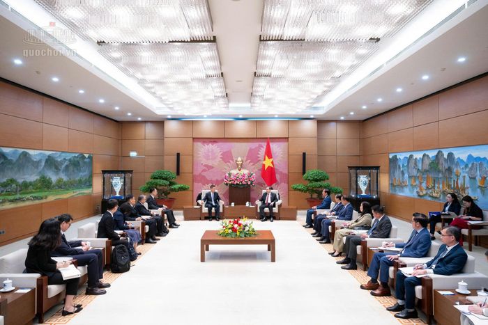  ﻿Chủ tịch Quốc hội Trần Thanh Mẫn tiếp đồng chí Chung Sơn và đoàn đại biểu. Ảnh: CỔNG THÔNG TIN ĐIỆN TỬ QUỐC HỘI 