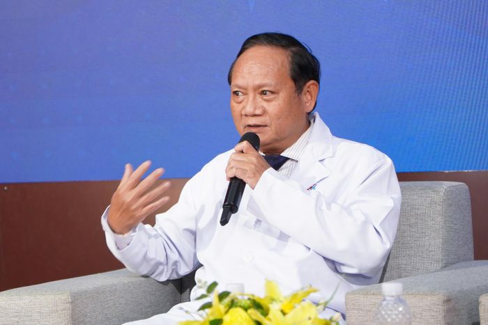  PGS-TS-BS Lê Tiến Dũng, nguyên Trưởng khoa Hô hấp, Bệnh viện Đại học Y Dược TPHCM, Phòng khám Đa khoa Ngọc Minh. Ảnh: Tam Nguyên 