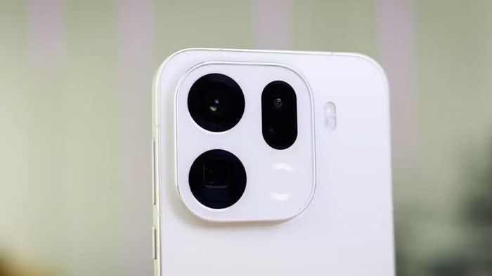 Cụm camera lớn trở thành đặc điểm dễ nhận thấy trên nhiều smartphone cao cấp hiện nay.