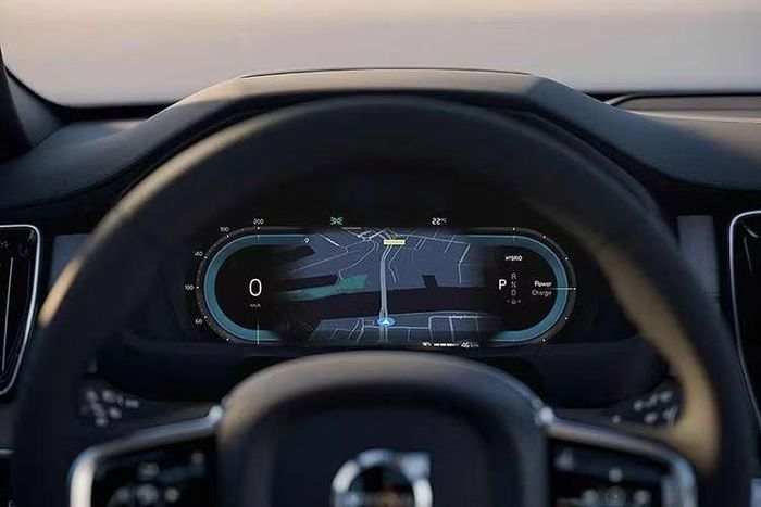 So với bản T8 cũ, XC90 T8 PHEV Longe-Range thế hệ mới cũng sở hữu sức mạnh tương đương, nhưng pin lớn hơn hẳn để cho tầm hoạt động dài hơn.