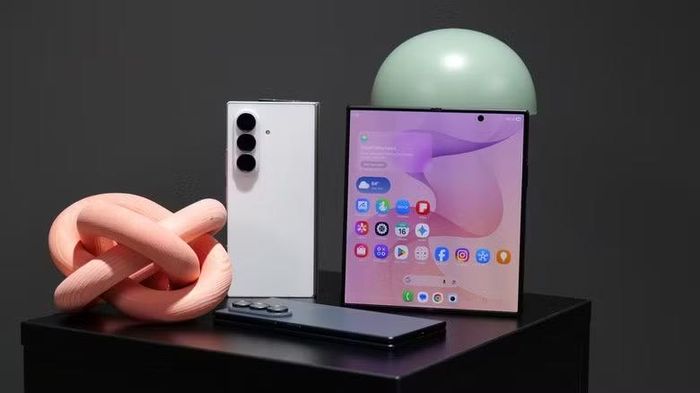 Cuộc đua điện thoại gập đang chuyển sang bài toán cân bằng giữa màn hình lớn, độ mỏng và hệ thống camera.