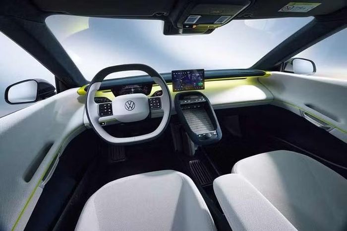 Đáng chú ý là Volkswagen Mission Efficiency sử dụng bộ pin có dung lượng khả dụng chỉ 54 kWh đặt dưới sàn xe. Đây vốn là bộ pin 52 kWh của Volkswagen ID. Polo nhưng đã loại bỏ vùng đệm an toàn giúp kéo dài tuổi thọ pin để bổ sung thêm 2,9 kWh vào dung lượng.