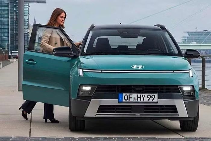 Hyundai cho biết tên gọi Bayon lấy cảm hứng từ Bayonne - một thành phố nằm tại vùng Basque của nước Pháp.