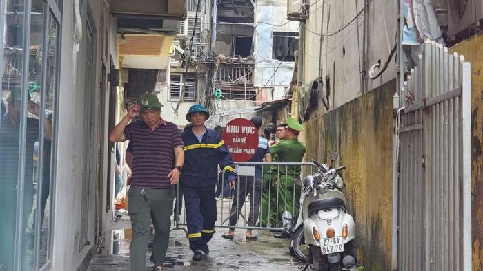 Hiện trường vụ cháy tại số nhà 2B, ngách 264/2 Thụy Khuê, phường Tây Hồ sáng ngày 16/9.