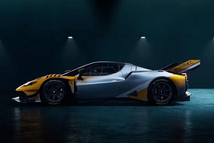 Tuy nhiên, Ferrari mới đây đã tung ra một phiên bản còn "khủng" hơn là 296 GT Modificata mới, khi chiếc siêu xe này là một món đồ chơi dành cho đại gia trên đường đua và vì thế hoàn toàn không phải tuân thủ theo luật nào.