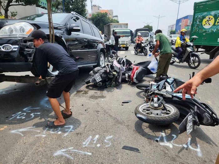 Vụ tai nạn khiến một số nạn nhân bị thương, xây xát, nhiều người một phen kinh hoàng. Nạn nhân bị thương được chuyển đi cấp cứu sau đó.