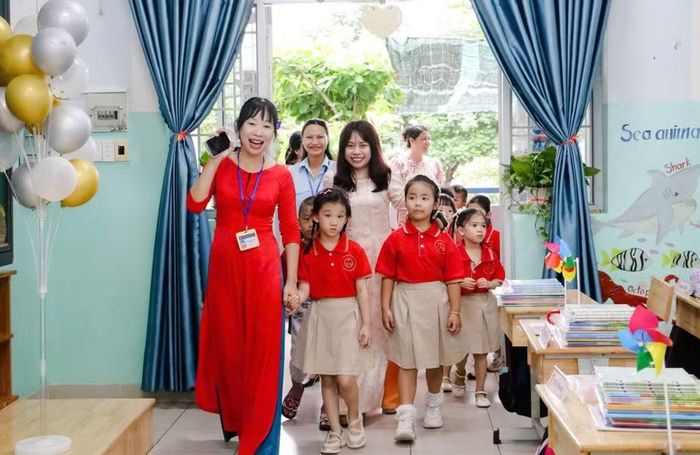 Học sinh Trường Tiểu học Lê Văn Việt (phường Tăng Nhơn Phú, TPHCM) trong ngày tựu trường năm học mới. Ảnh: NV