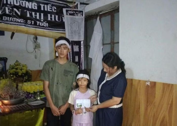 Cách đây 1 năm, mẹ của Tuyết Nhi qua đời sau chuỗi ngày chống chọi với căn bệnh ung thư.