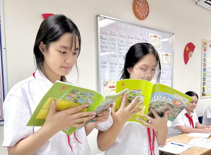 Sách giáo khoa được nhìn nhận như một mặt hàng thiết yếu, quan trọng và đặc thù.