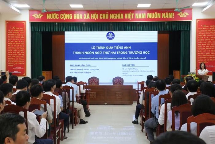 Đại diện Trường Đại học Sư phạm Hà Nội trao đổi các nội dung về lộ trình đưa tiếng Anh thành ngôn ngữ thứ 2.