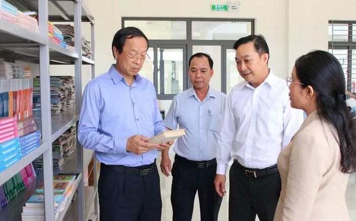 Thứ trưởng đánh giá cao tinh thần chủ động của nhà trường và địa phương trong việc tổ chức triển khai năm học 2026-2027. (Ảnh: Thành Tâm)