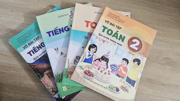 Sách giáo khoa cần được nhìn nhận là mặt hàng thiết yếu, đặc thù. Ảnh: Đình Tuệ.